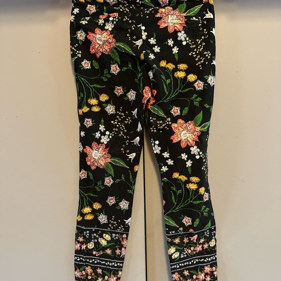 Old Navy -  Floral Mid-Rise Pixie Pant (Size 4) - Picture 9 of 14